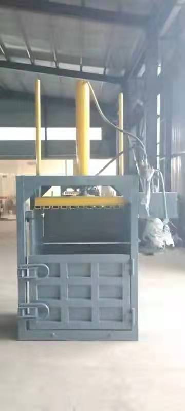 Hydraulic vertical baler machine for waste paper carton